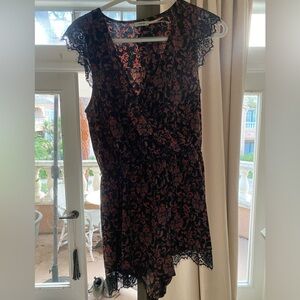 Floral romper with lace details